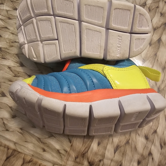 Nike Dynamo Free Sneaker Baby, Walker, & Toddler - Picture 4 of 7